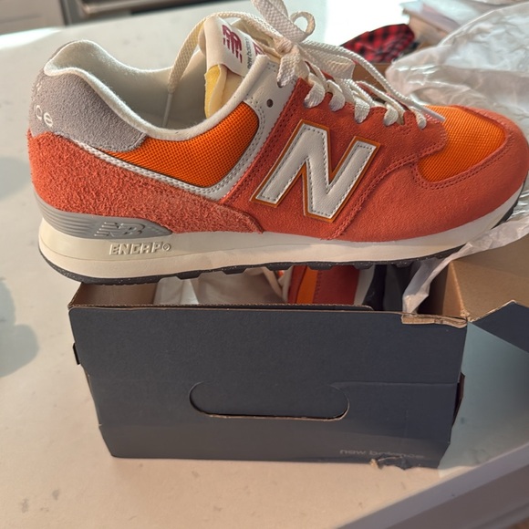 New Balance Size 9 Men’s Orange/White Classic Sneakers. - Picture 2 of 4